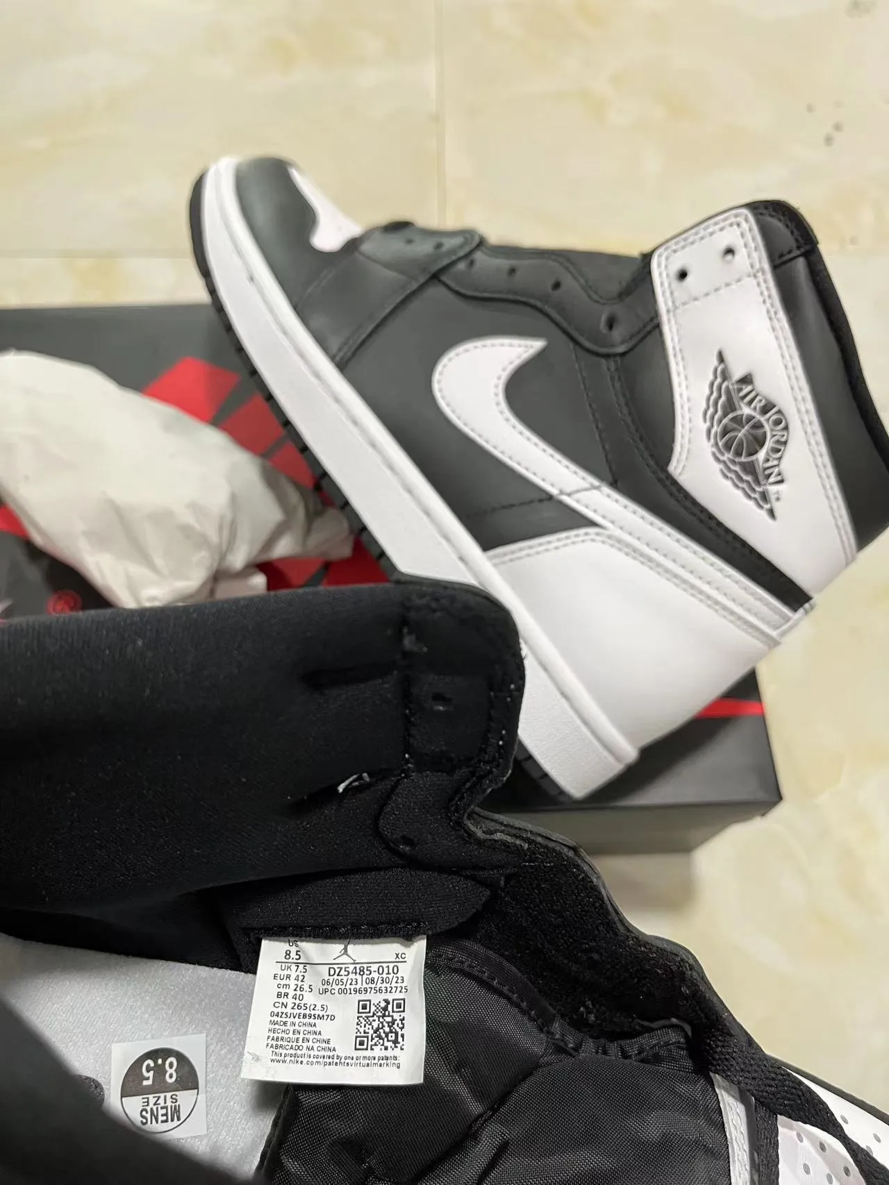 Air Jordan 1 Black and White Leather High-Top Basketball Shoes 8