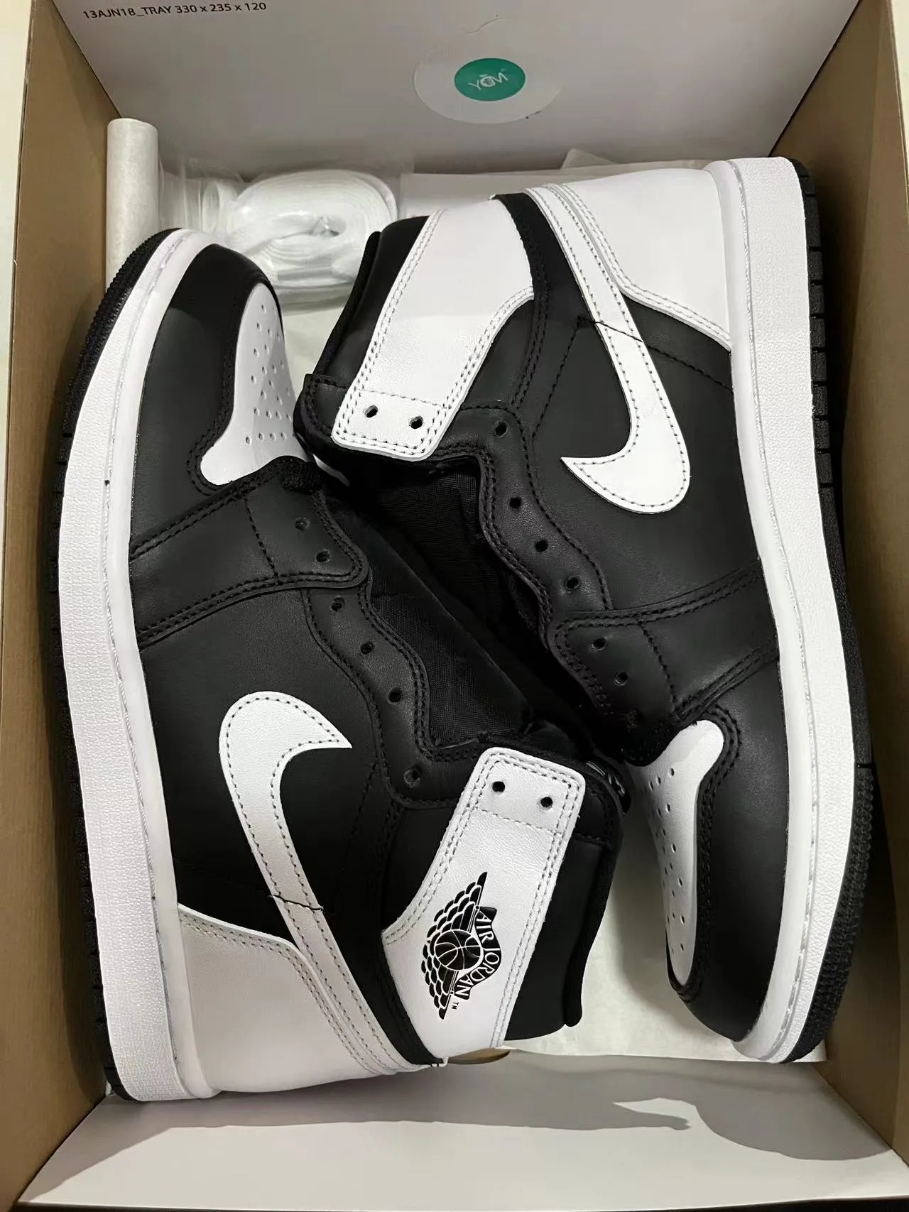 Air Jordan 1 Black and White Leather High-Top Basketball Shoes 10