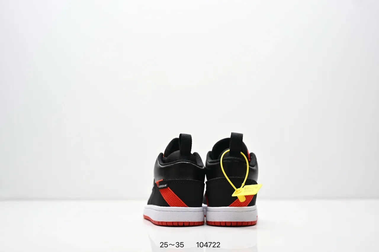 Zapatillas lifestyle con correa Air Jordan 1 negro blanco amarillo 9