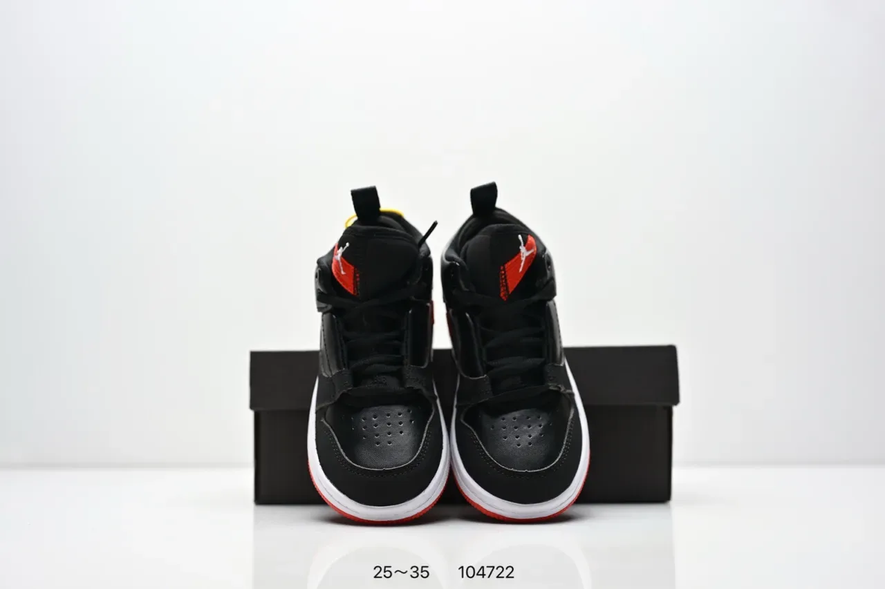 Zapatillas lifestyle con correa Air Jordan 1 negro blanco amarillo 10