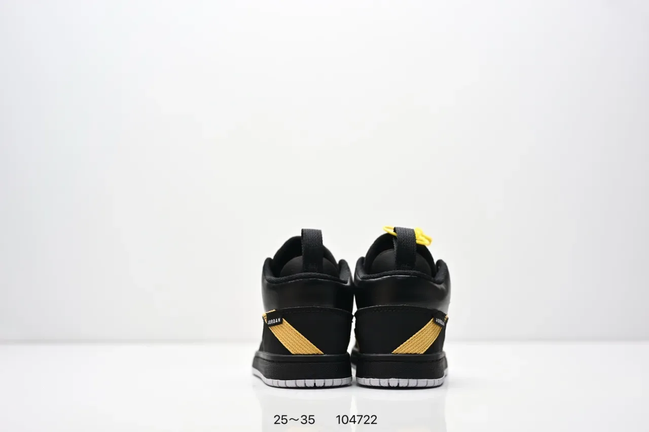 Zapatillas lifestyle con correa Air Jordan 1 negro blanco amarillo 18