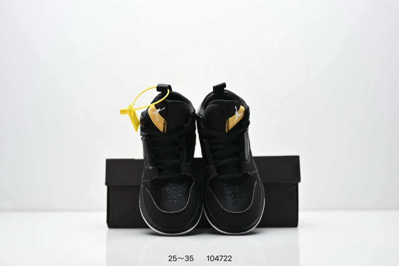 Zapatillas lifestyle con correa Air Jordan 1 negro blanco amarillo 19