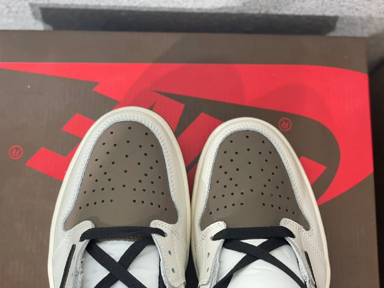Air Jordan 1 High Off-White Taupe Black Basketball Shoes 4