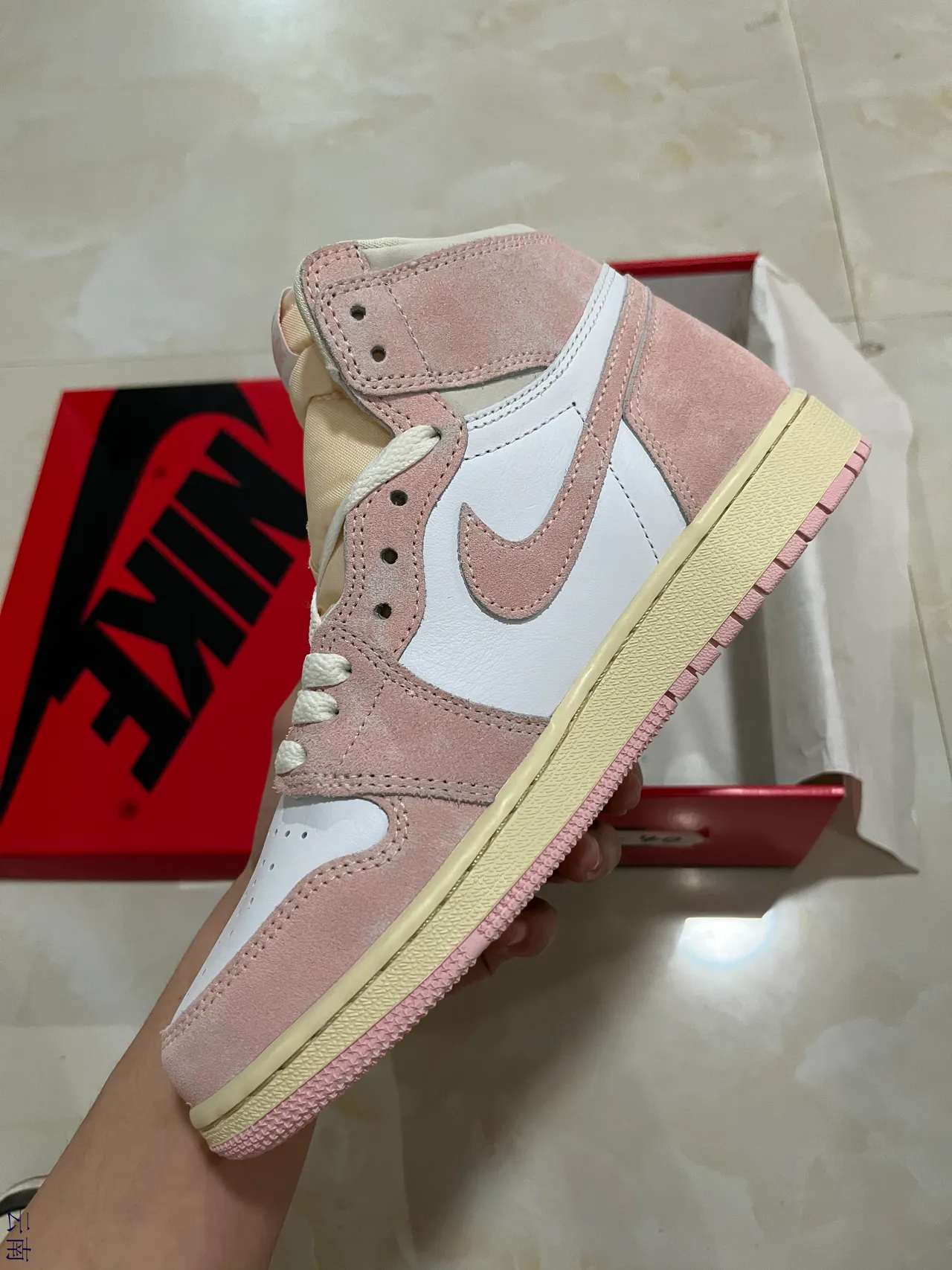 Air Jordan 1 High Zapatillas de Baloncesto de Ante Rosa y Blanco 4