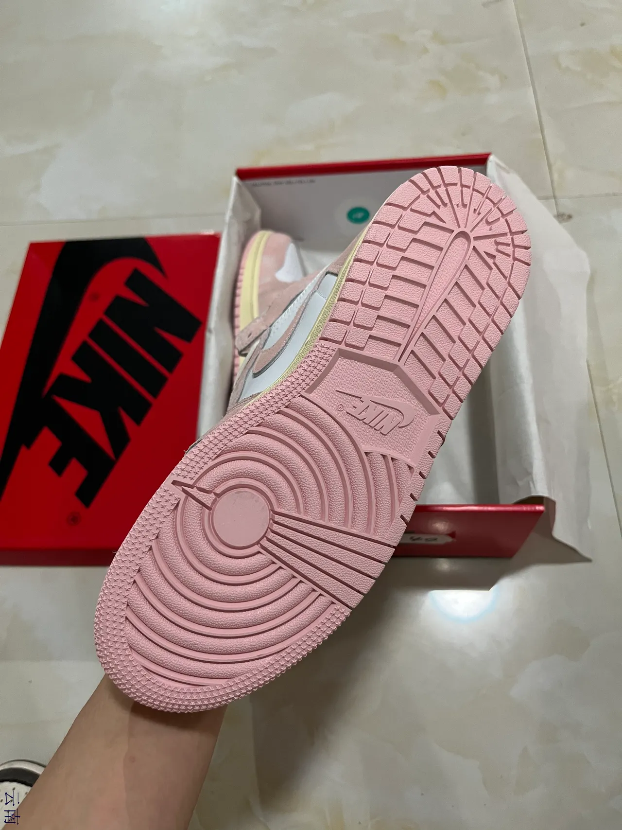Air Jordan 1 High Zapatillas de Baloncesto de Ante Rosa y Blanco 5