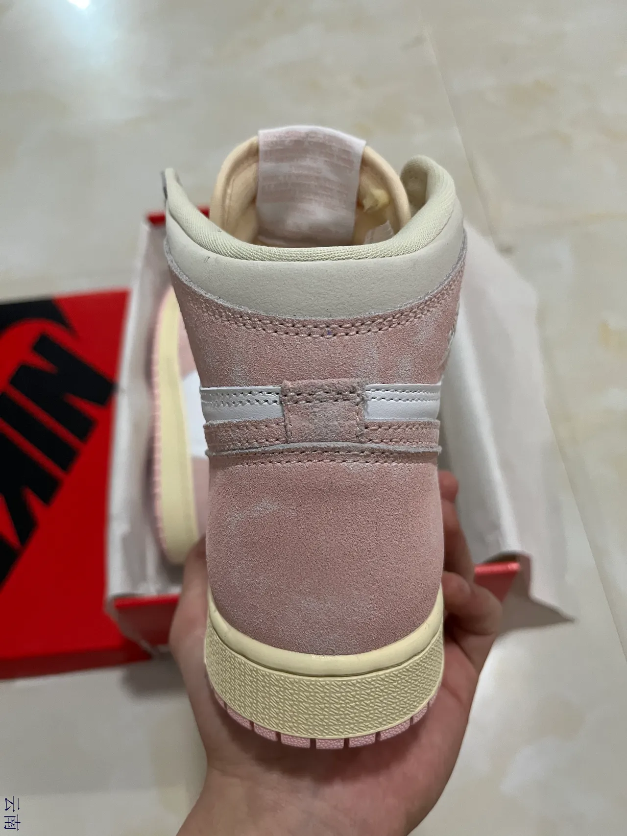 Air Jordan 1 High Zapatillas de Baloncesto de Ante Rosa y Blanco 6