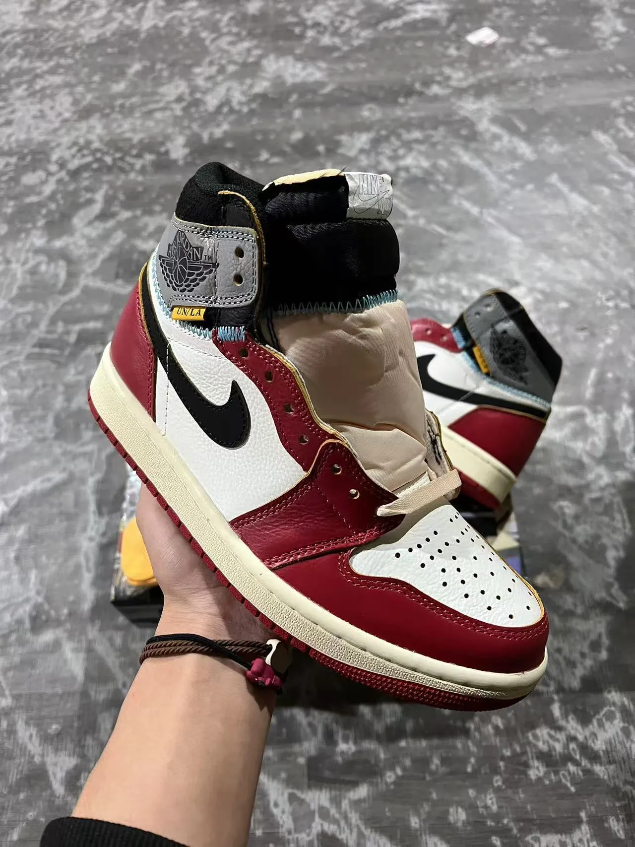 Air Jordan 1 High Red White Black Basketball Shoes 2