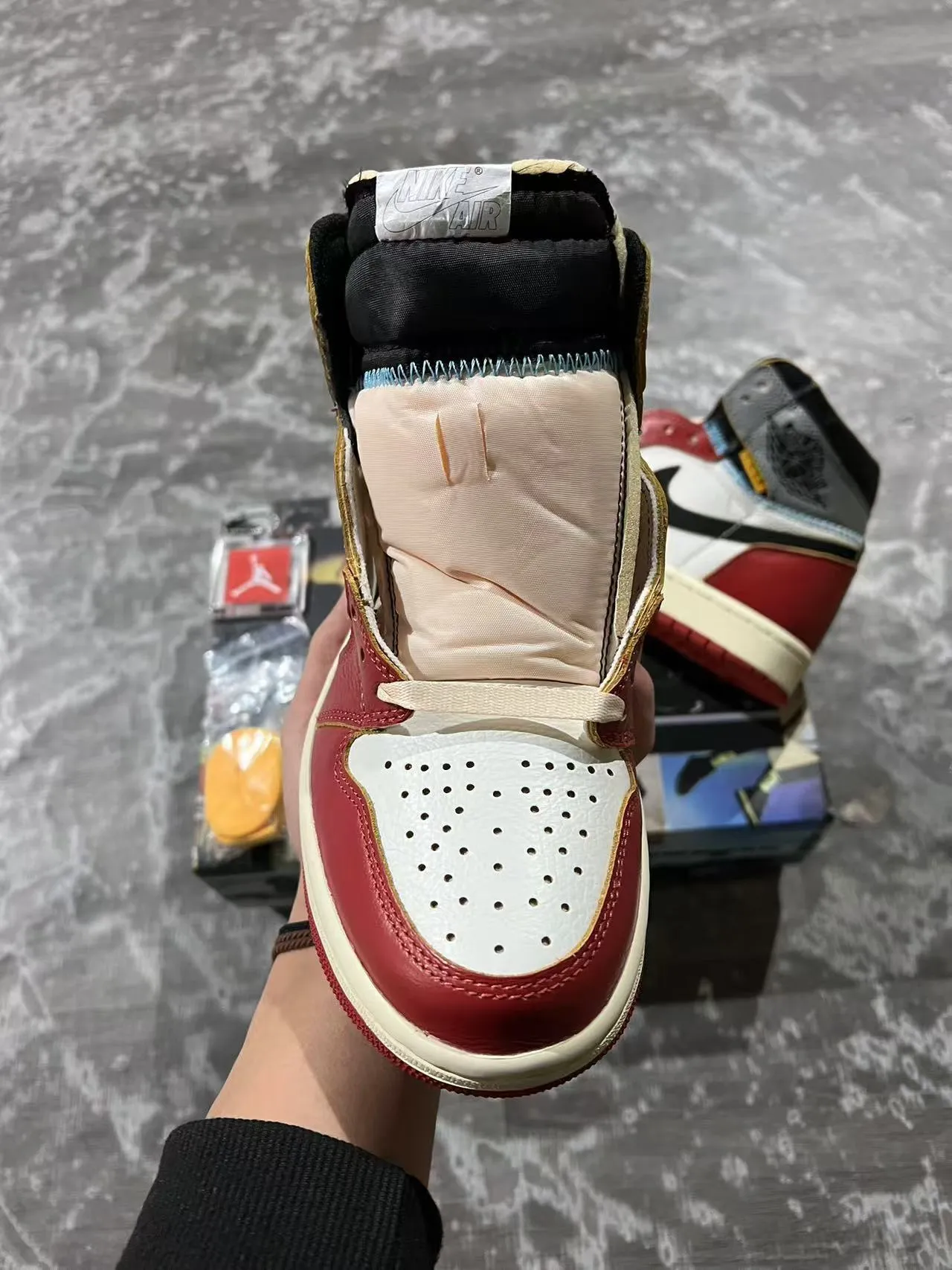 Air Jordan 1 High Red White Black Basketball Shoes 3
