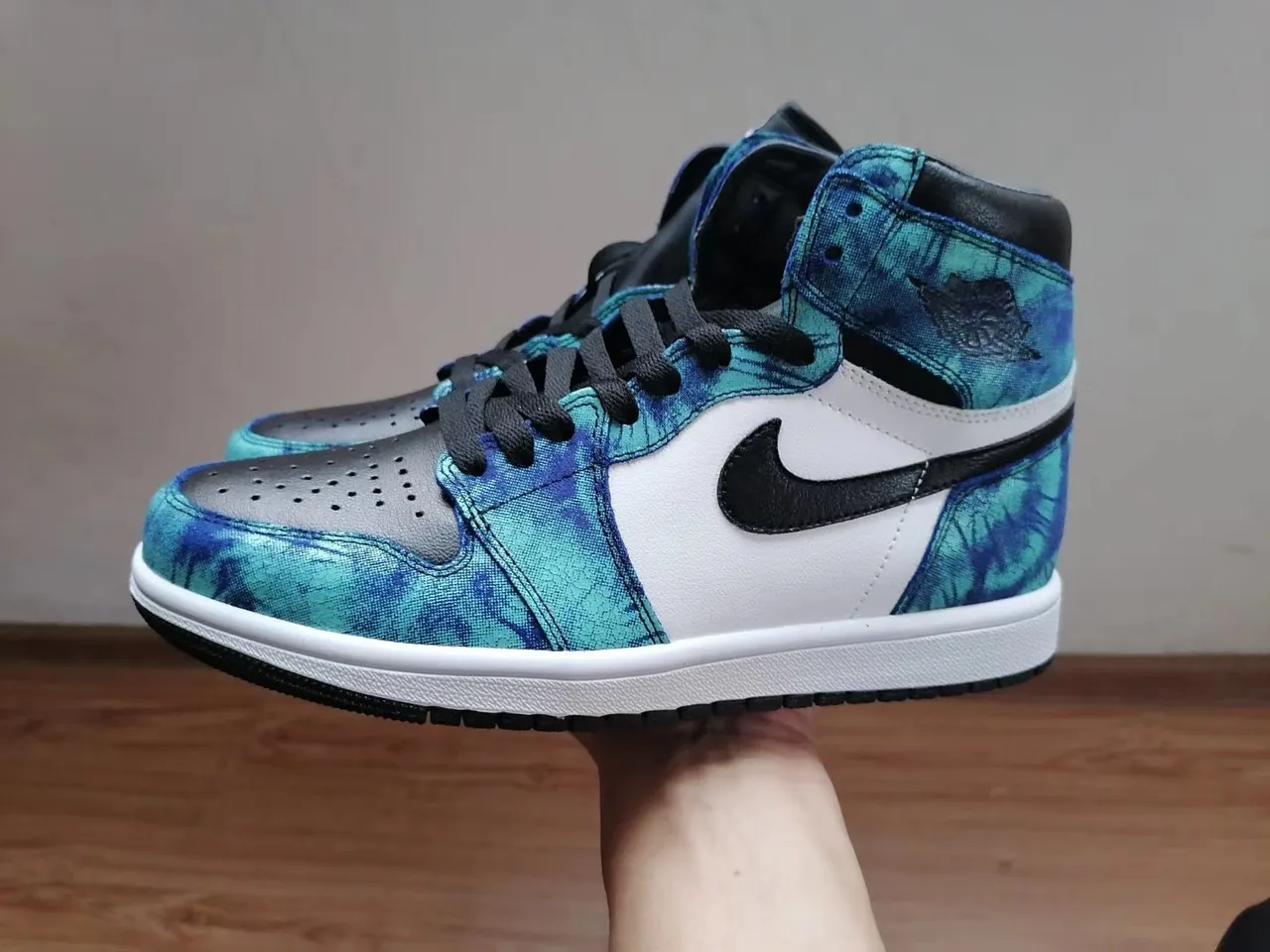 Air Jordan 1 High Tie-Dye Blue White Black Basketball Shoes 2