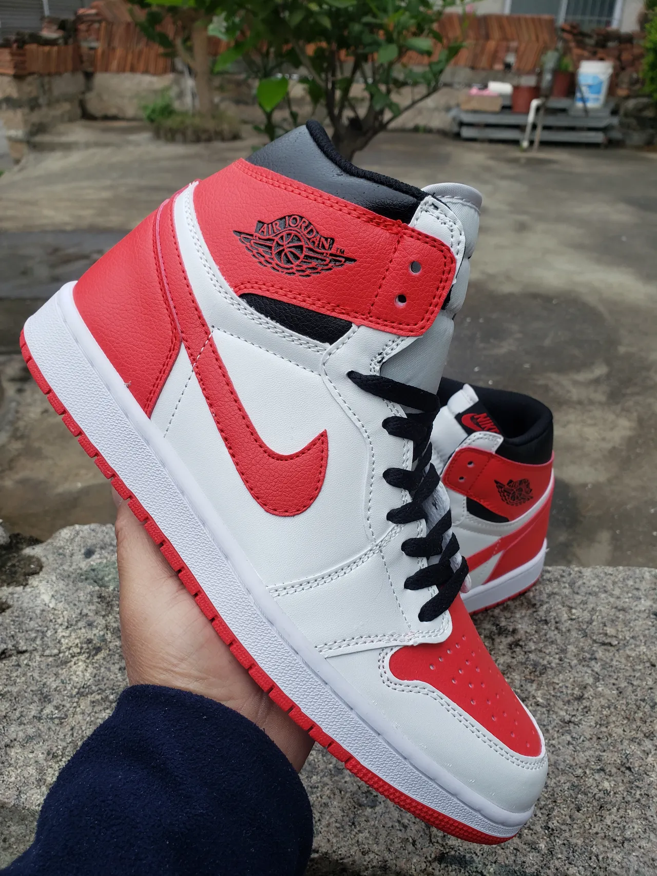 Air Jordan 1 High White Red Black Basketball Shoes 2