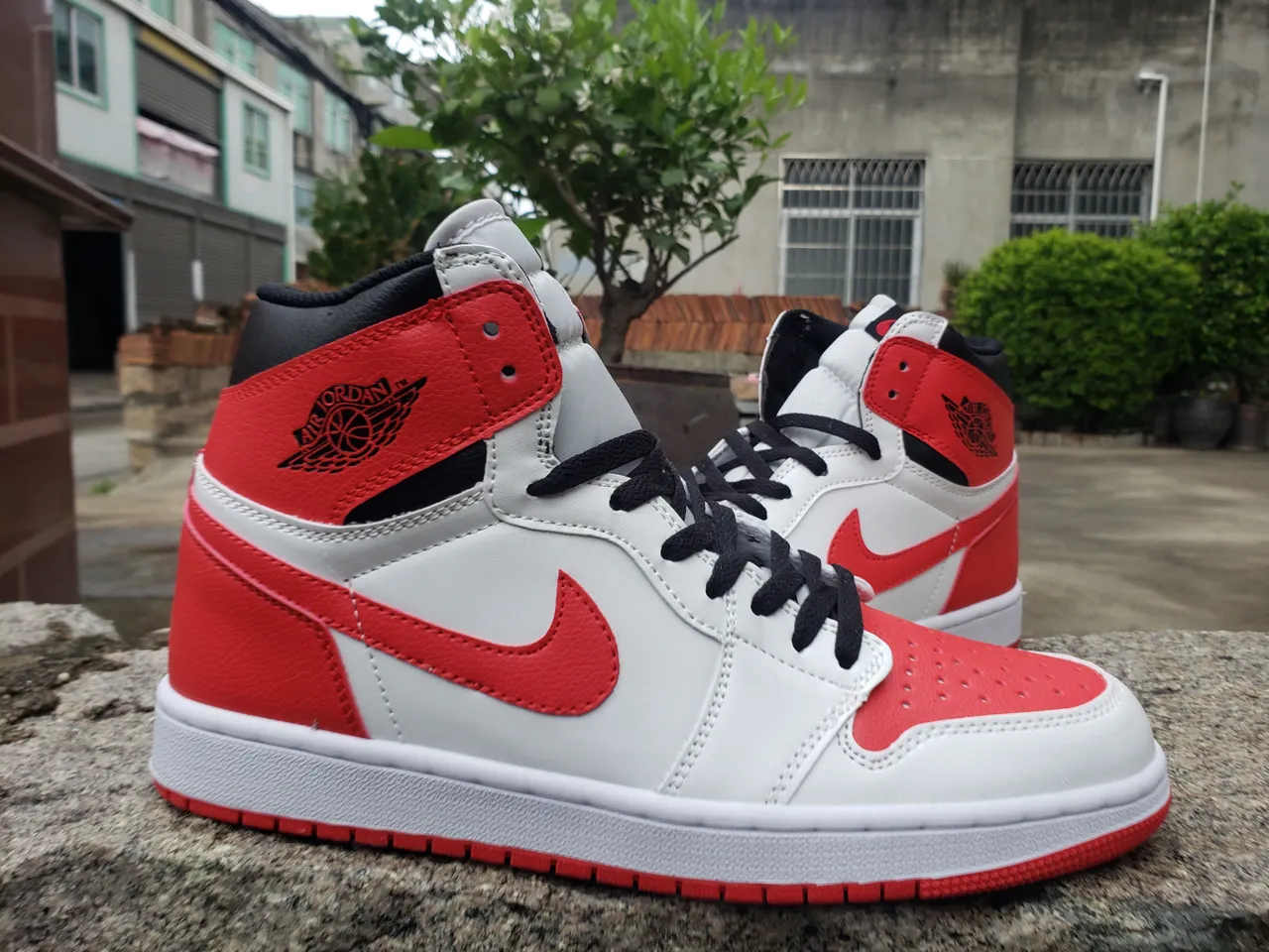Air Jordan 1 High White Red Black Basketball Shoes 3