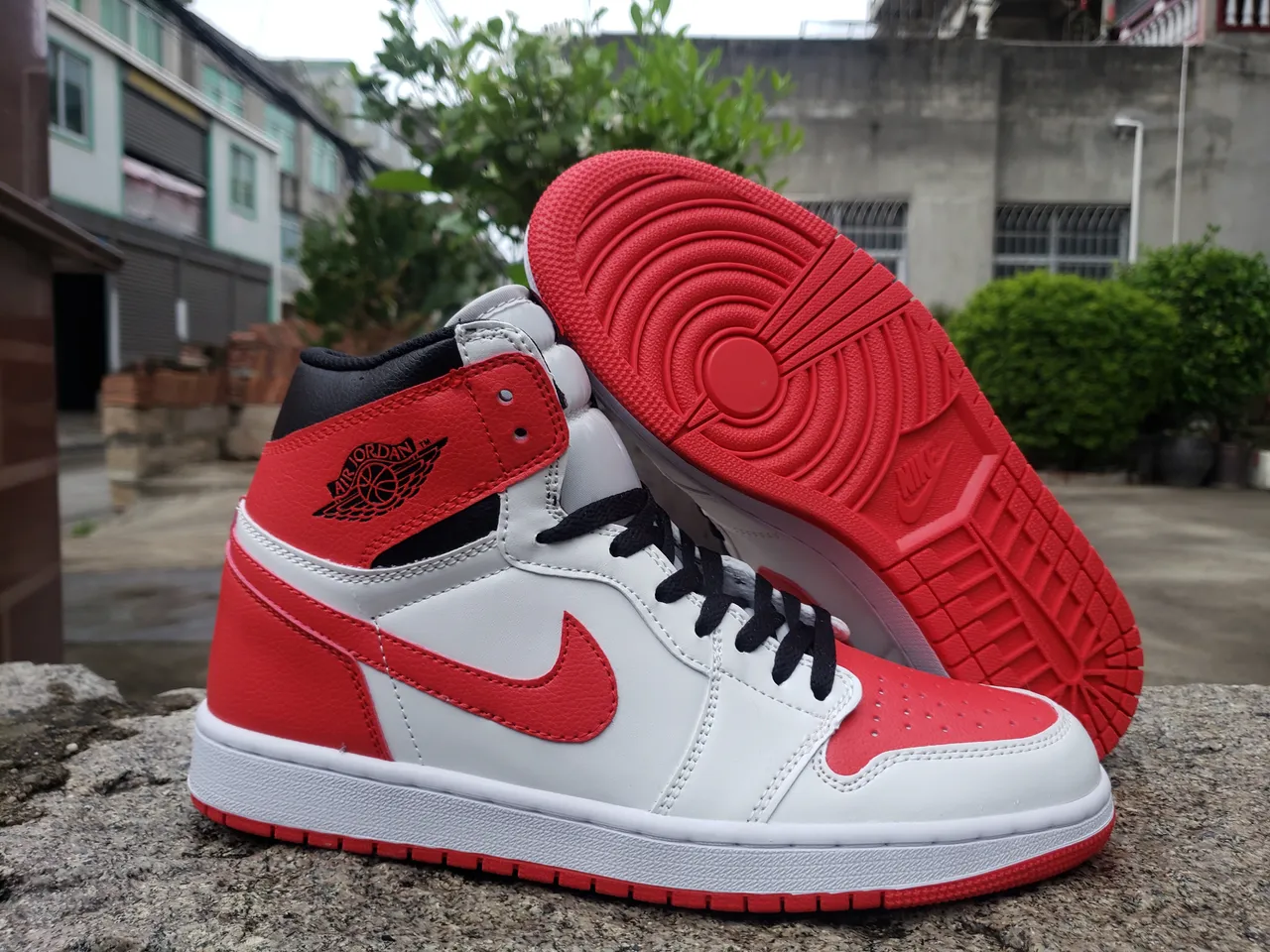 Air Jordan 1 High White Red Black Basketball Shoes 5