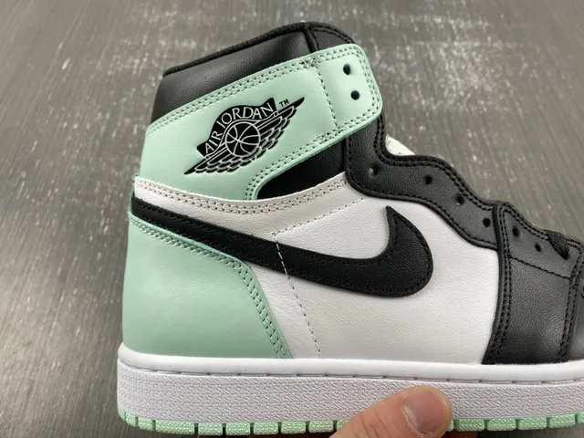 Air Jordan 1 Mint Green Black White Basketball Shoes 2