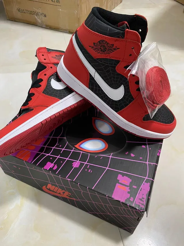 Air Jordan 1 Red Black High-Top Spiderweb-Patterned Overlays Basketball Shoes 12
