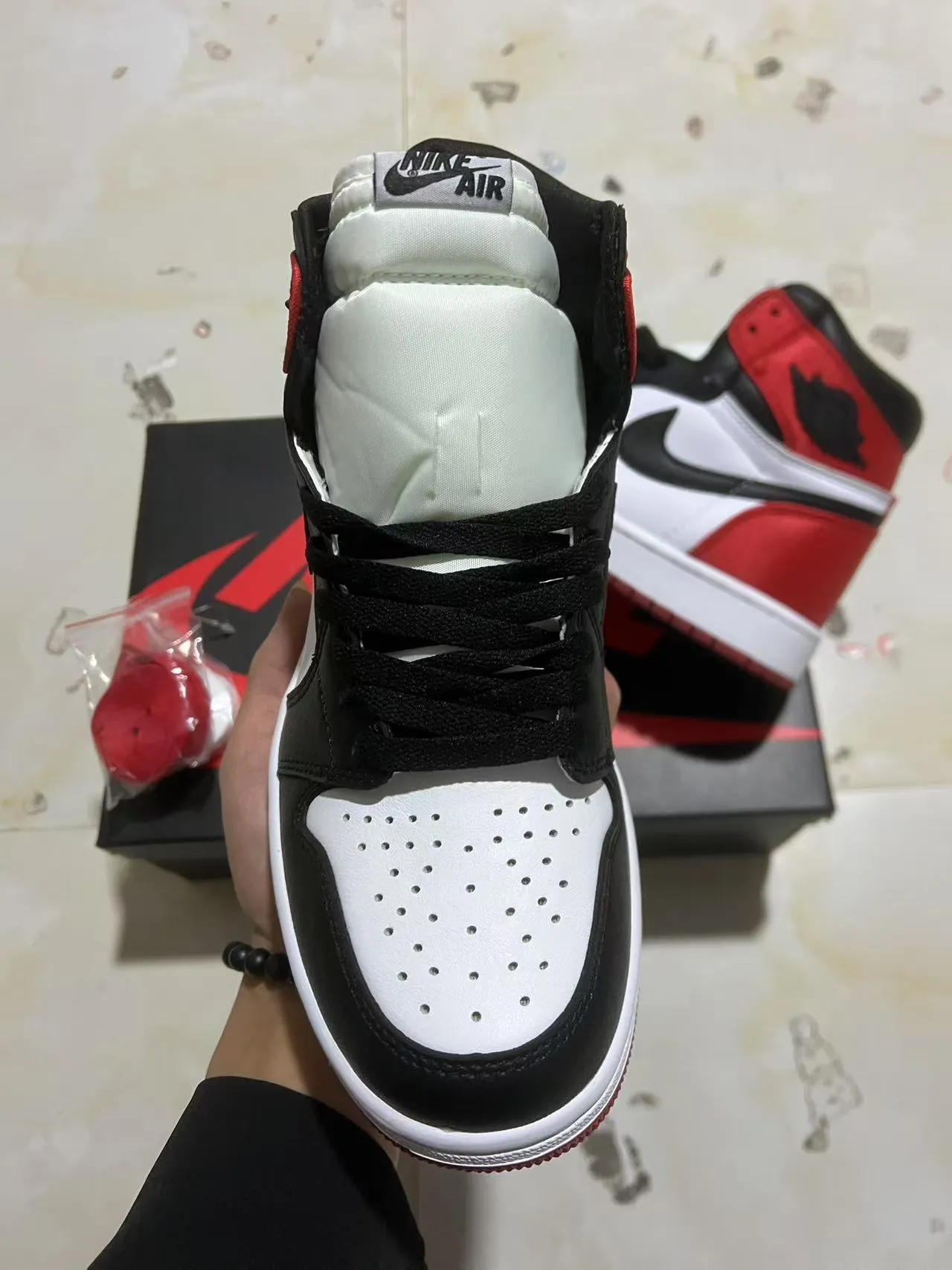 Air Jordan 1 White Red High-Top Leather Upper Basketball Shoes 3