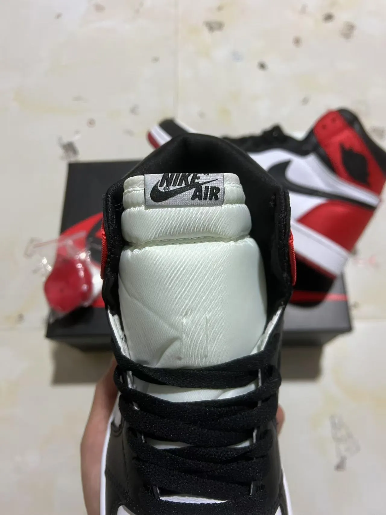 Air Jordan 1 White Red High-Top Leather Upper Basketball Shoes 4