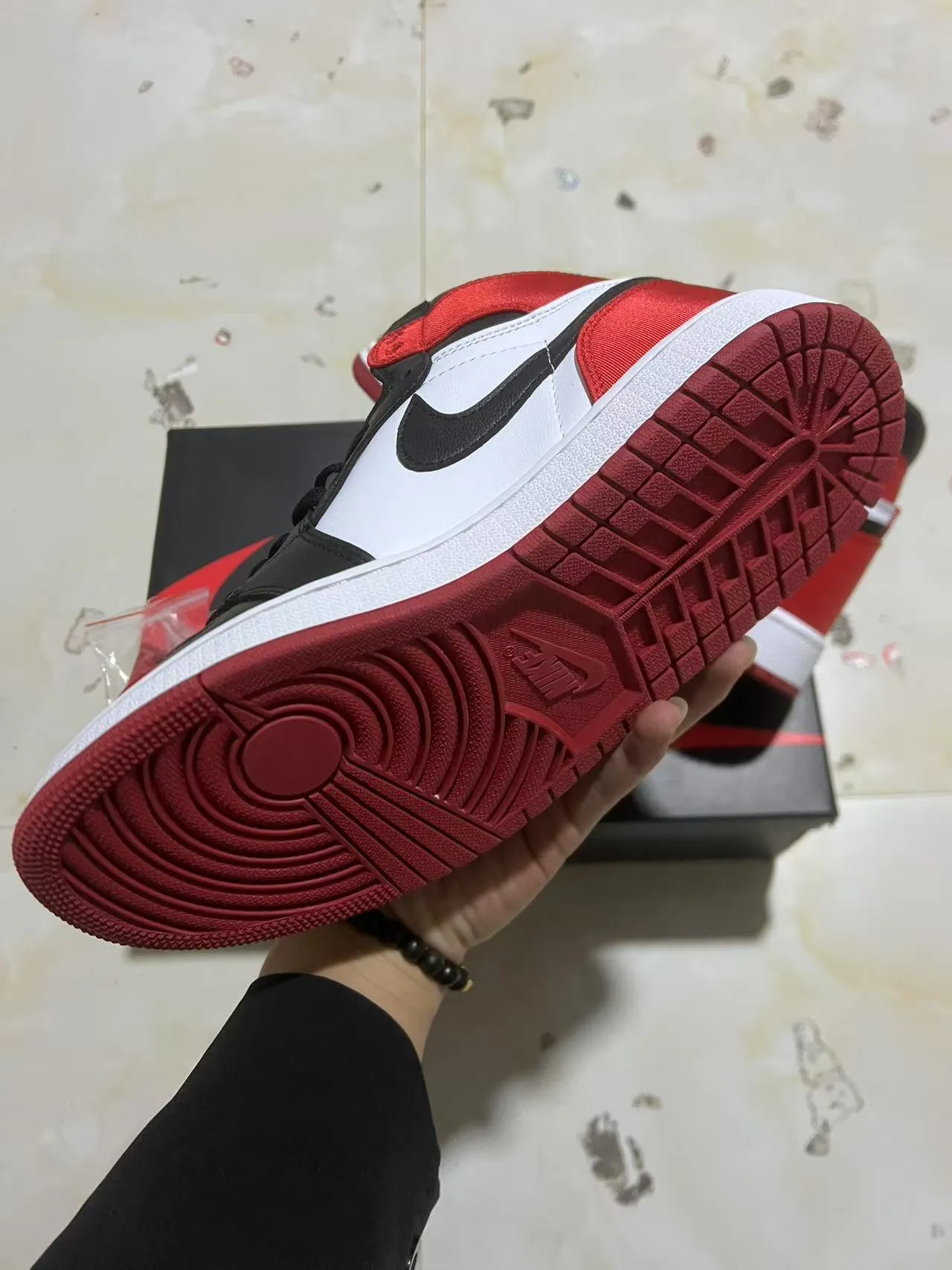 Air Jordan 1 White Red High-Top Leather Upper Basketball Shoes 6
