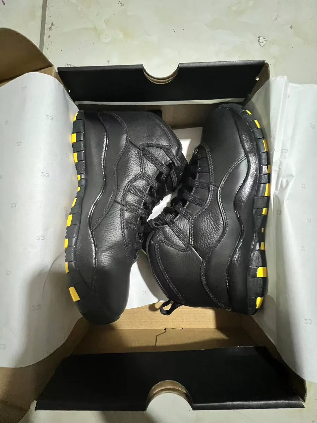 Chaussures de basketball Air Jordan 10 noir et jaune 9