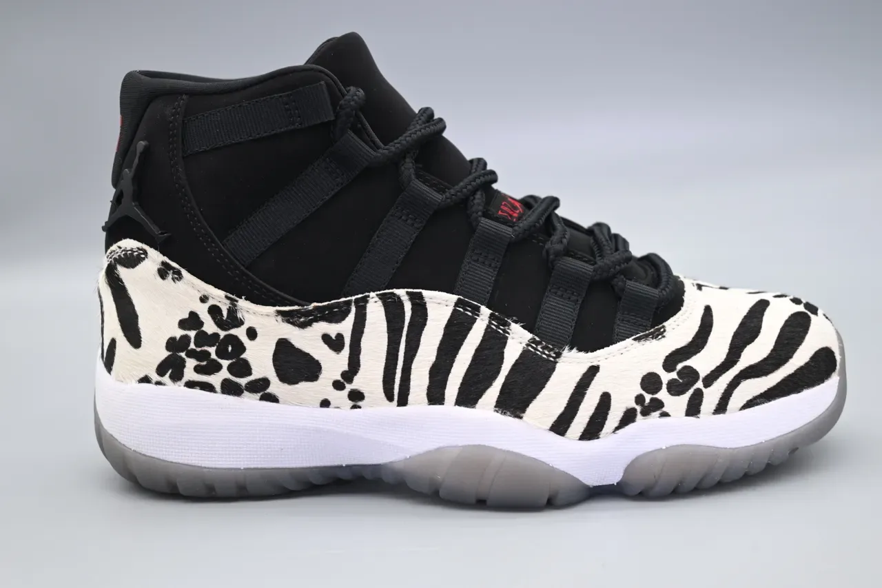 Air Jordan 11 Animal Print Preto e Branco Tênis de Basquete 4