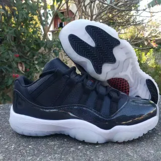Air Jordan 11 黑色漆皮篮球鞋