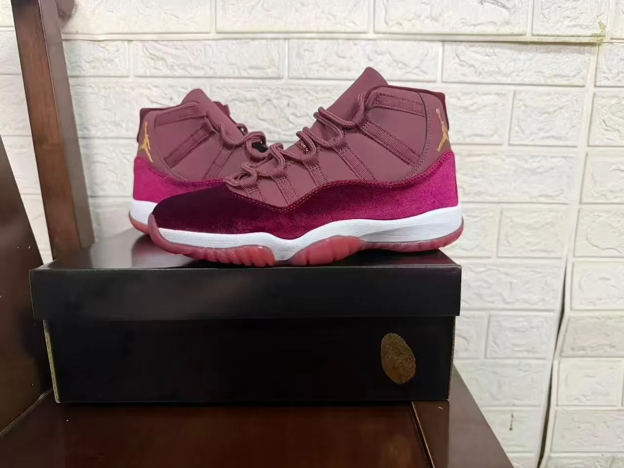Air Jordan 11 Burgundy Velvet High-Top Basketball Shoes 2