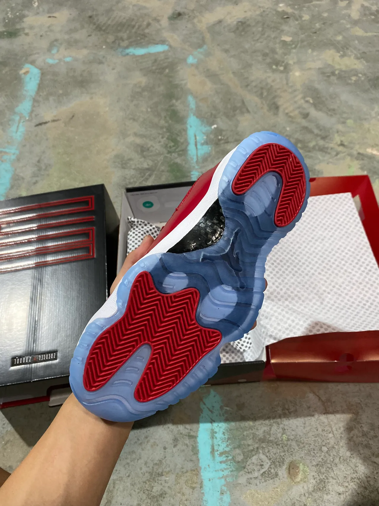 Tênis de basquete em couro envernizado Air Jordan 11 Gym Red 4