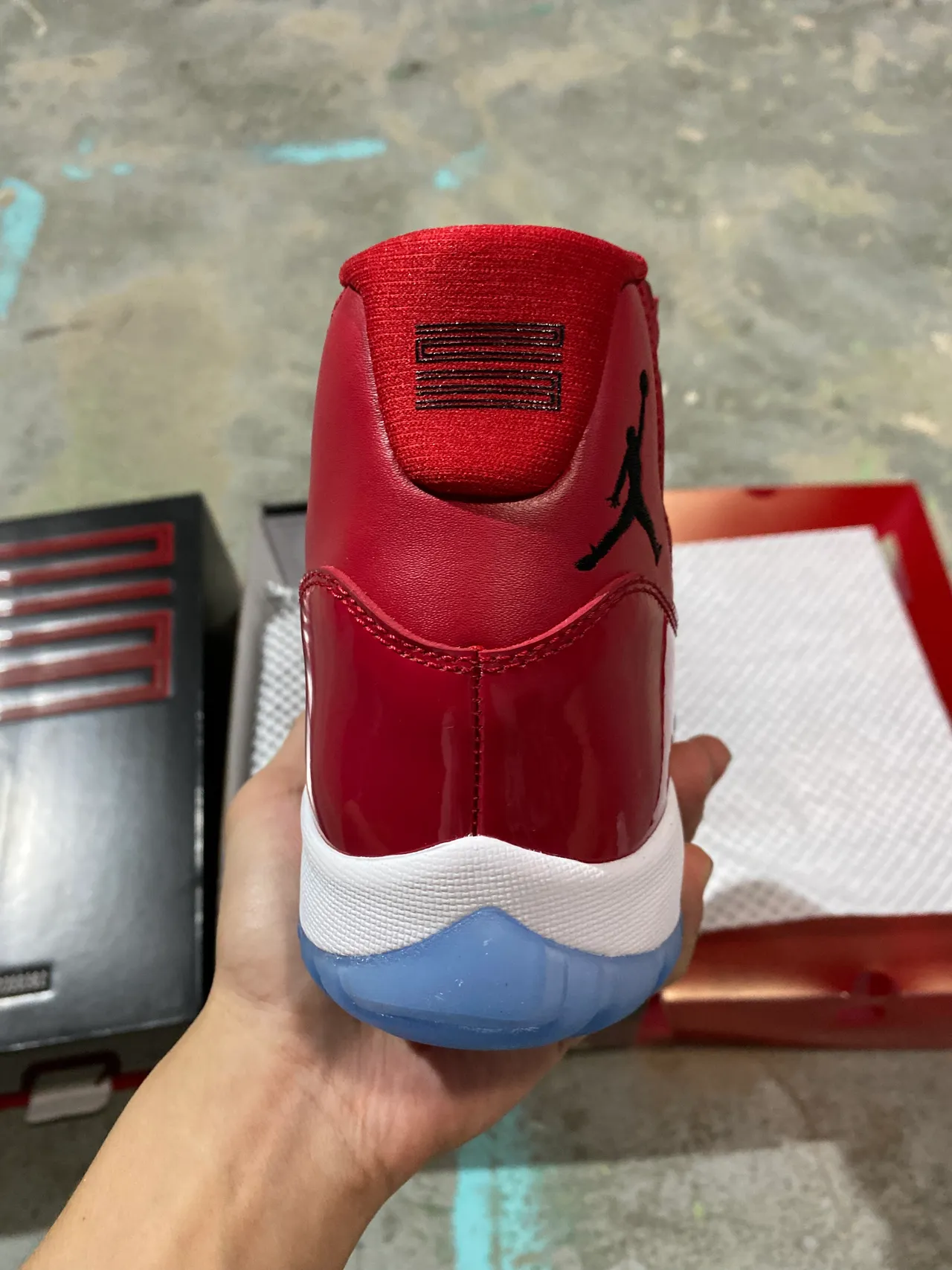 Tênis de basquete em couro envernizado Air Jordan 11 Gym Red 5
