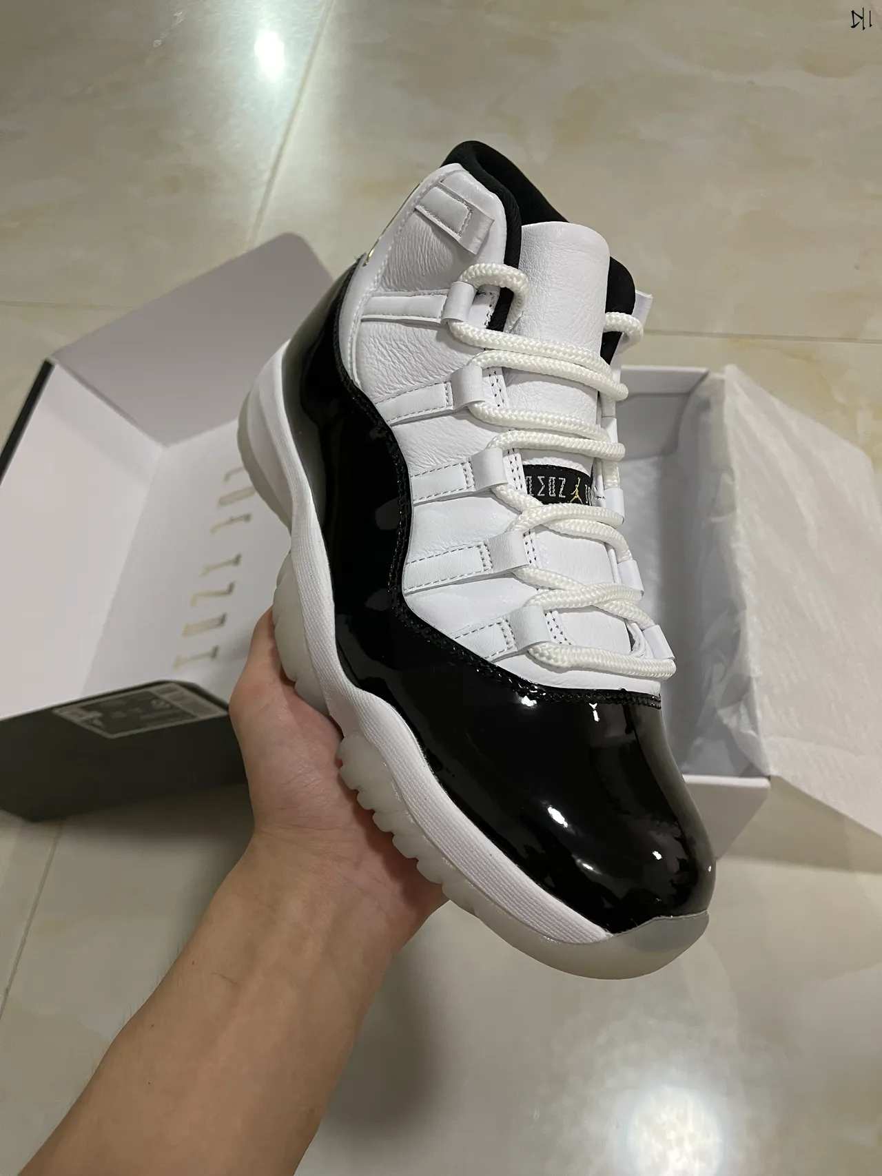 Air Jordan 11 White Black Gold Patent Leather Basketball Shoes 2