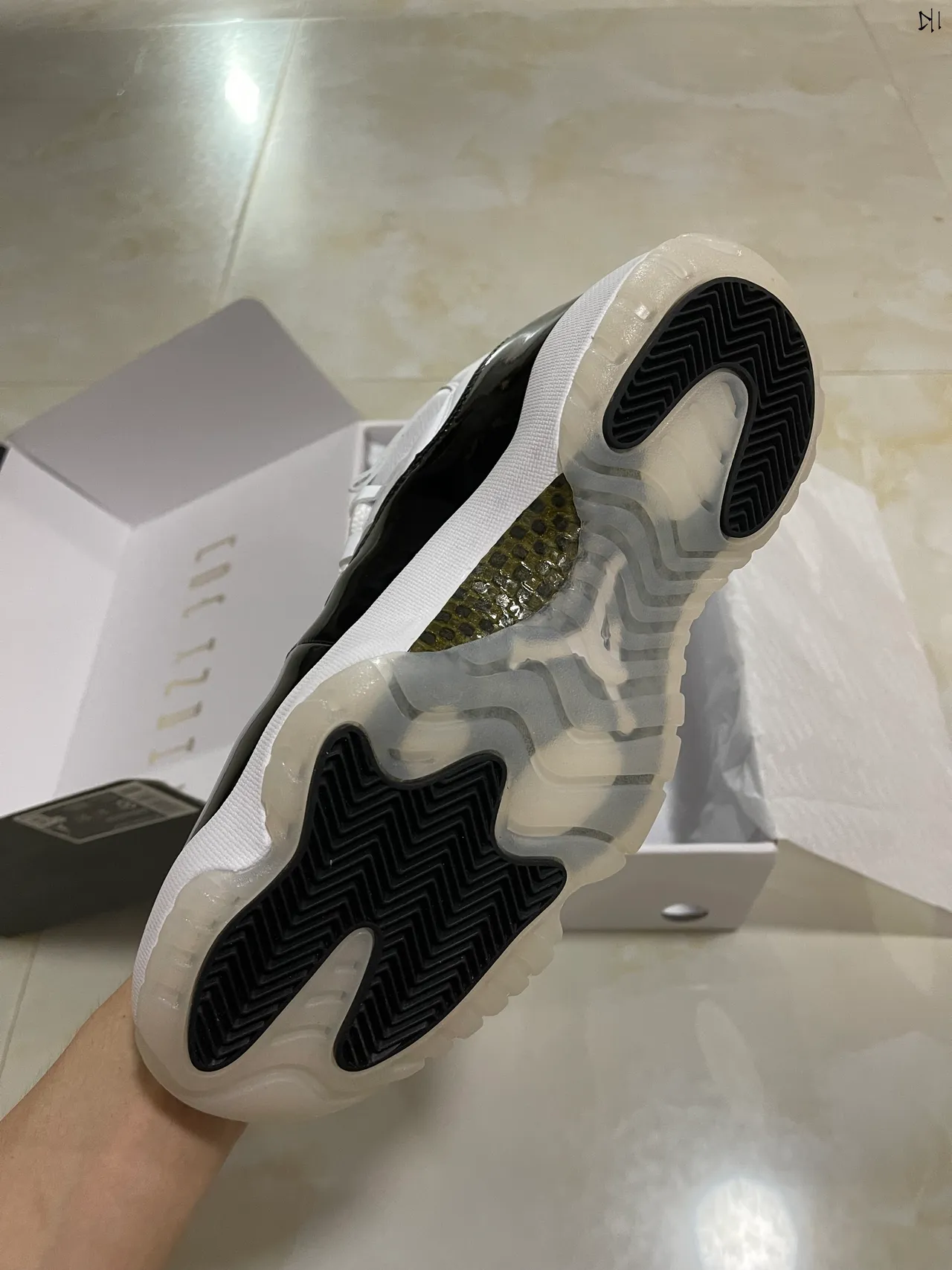Air Jordan 11 White Black Gold Patent Leather Basketball Shoes 6