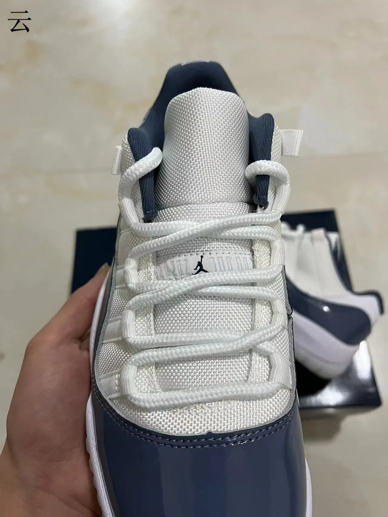 Air Jordan 11 Tênis de Basquete Branco Navy Couro Patentado 4
