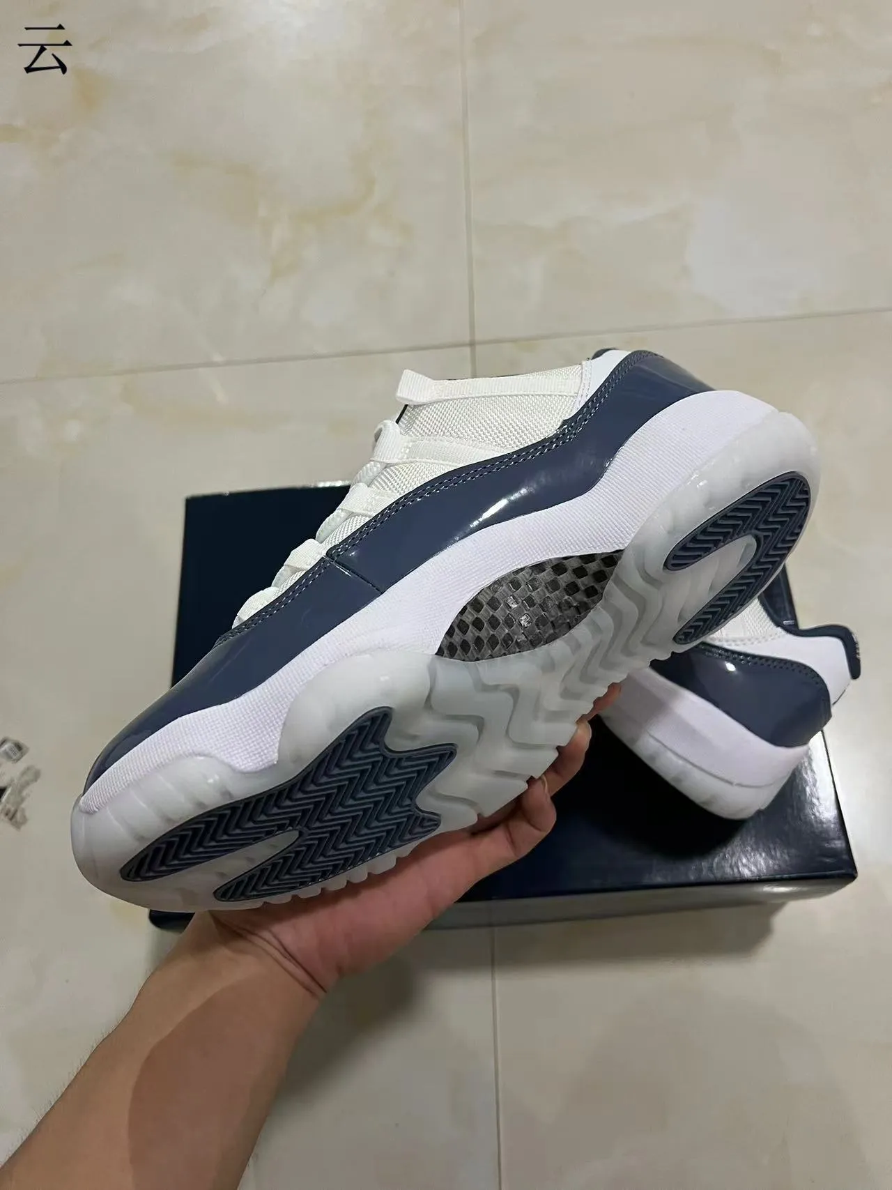 Air Jordan 11 Tênis de Basquete Branco Navy Couro Patentado 6
