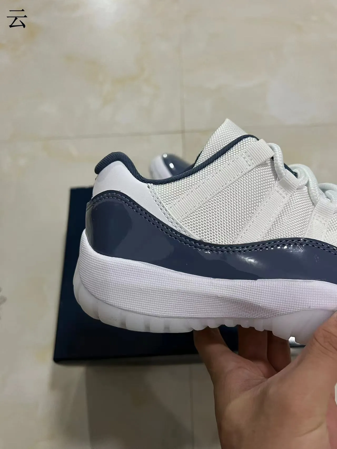 Air Jordan 11 Tênis de Basquete Branco Navy Couro Patentado 7