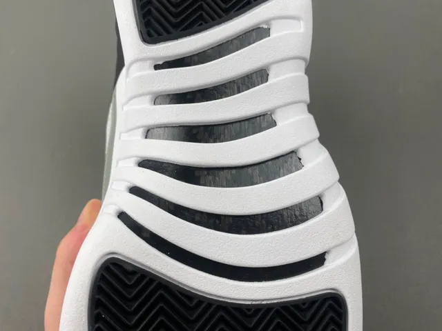Air Jordan 12 chaussures de basket-ball noir blanc gris-vert 10