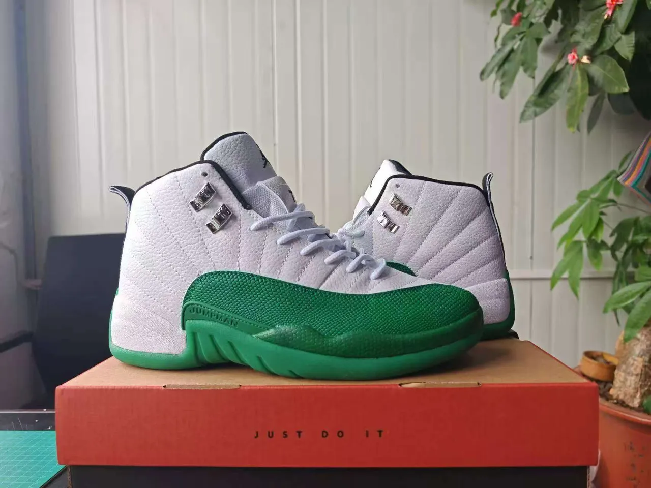 Air Jordan 12 White Green Basketball Shoes 3