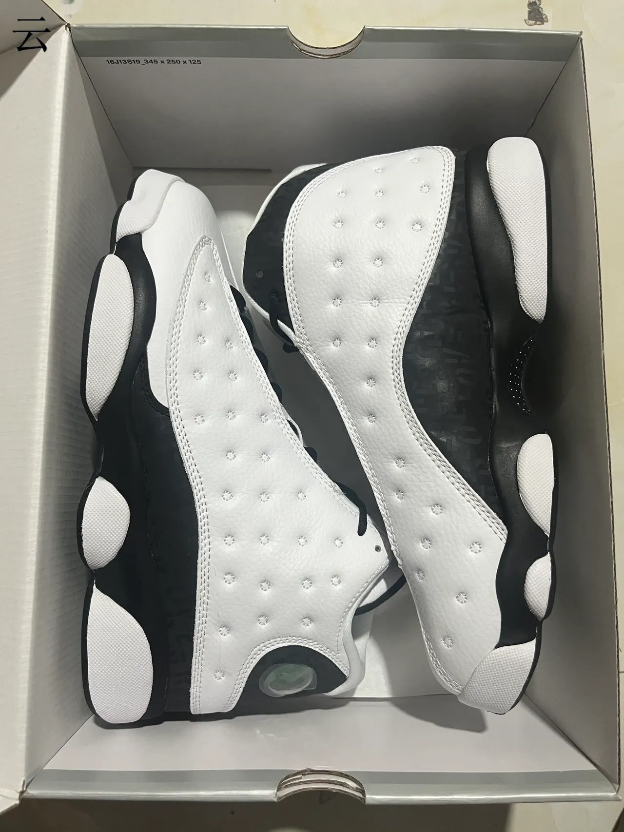 Air Jordan 13 White Black Basketball Shoes 4