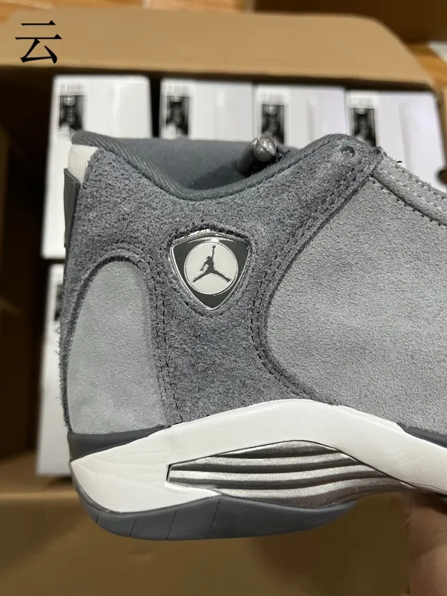 حذاء كرة السلة عالي الرقبة من الجلد السويدي الرمادي Air Jordan 14 2