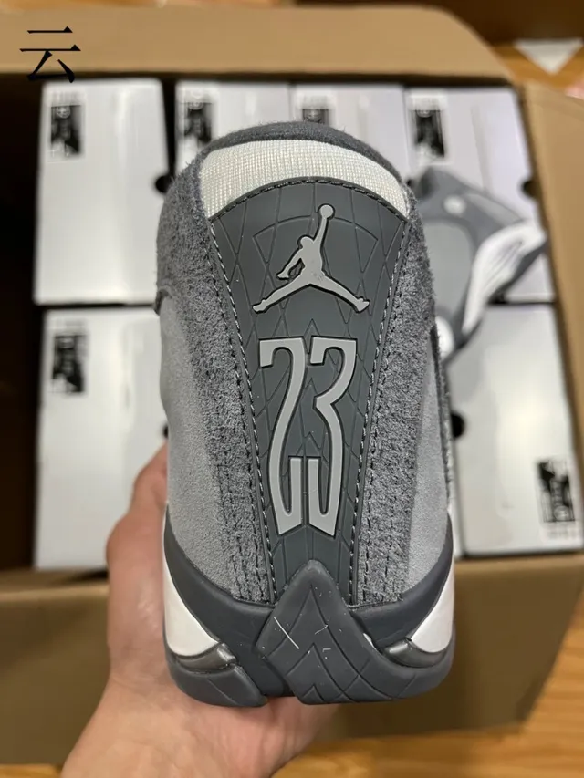 حذاء كرة السلة عالي الرقبة من الجلد السويدي الرمادي Air Jordan 14 4