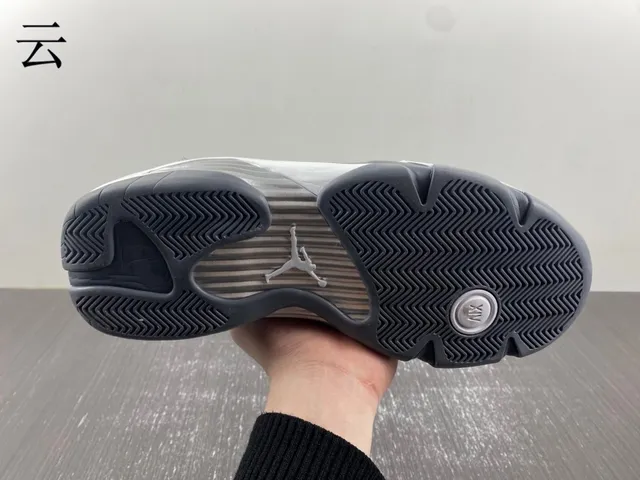 حذاء كرة السلة عالي الرقبة من الجلد السويدي الرمادي Air Jordan 14 8