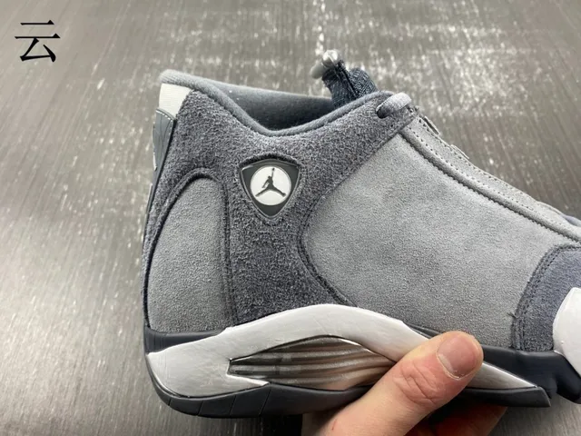 حذاء كرة السلة عالي الرقبة من الجلد السويدي الرمادي Air Jordan 14 13