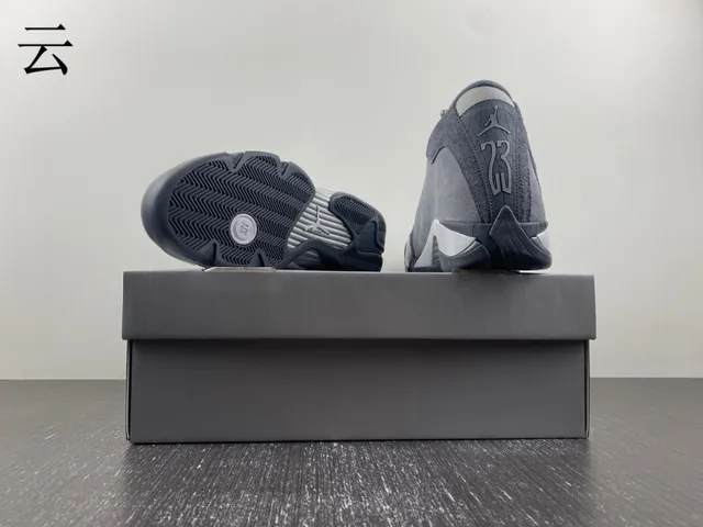حذاء كرة السلة عالي الرقبة من الجلد السويدي الرمادي Air Jordan 14 15