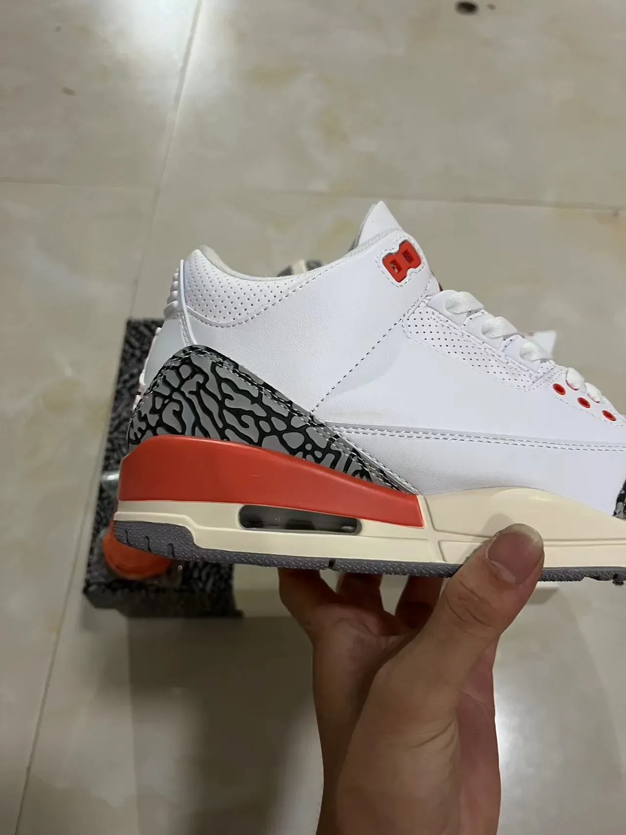 Air Jordan 3 Blanc Ciment Rouge Chaussures de Basketball 7