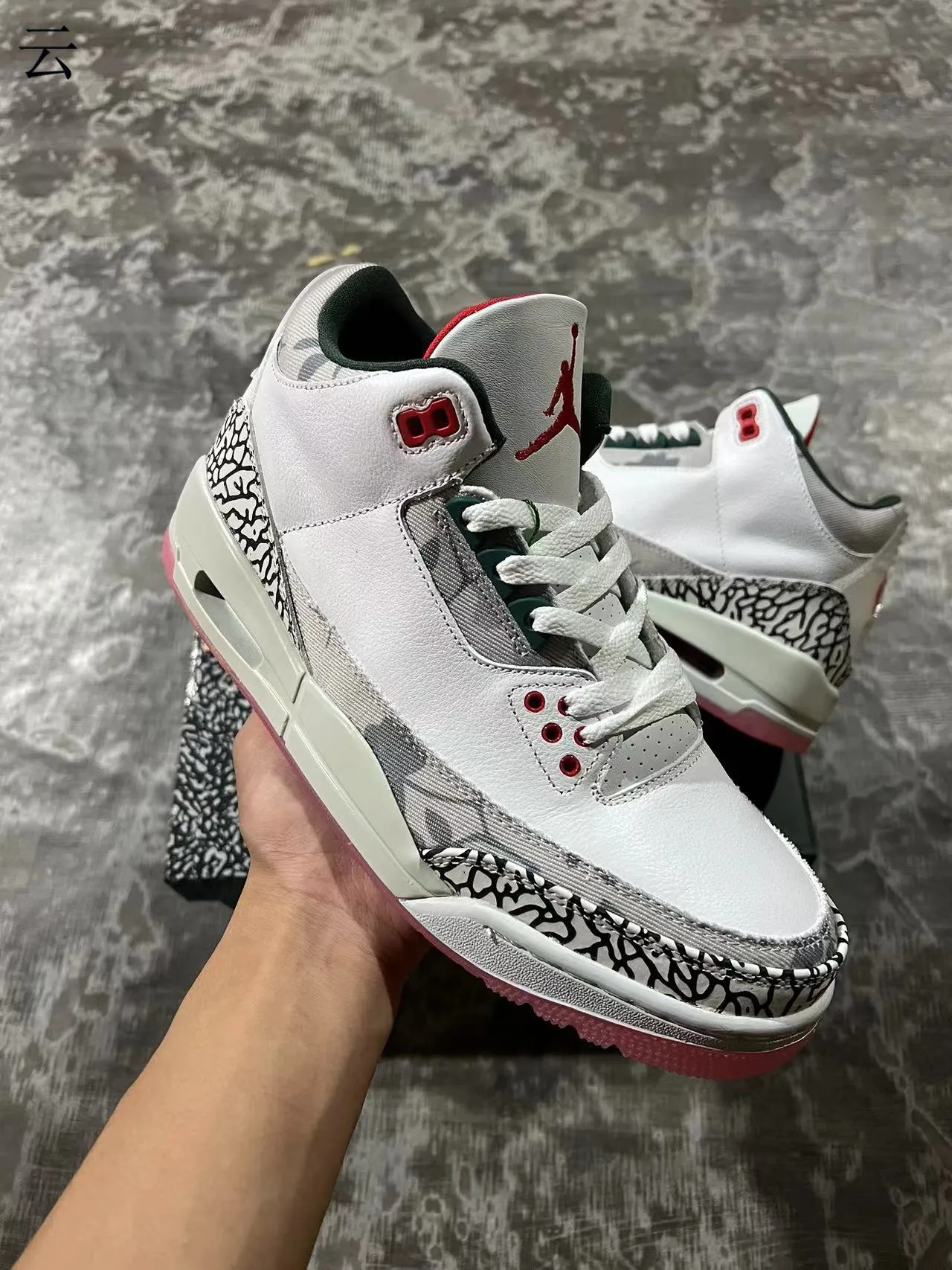 Chaussures de basketball Air Jordan 3 à imprimé éléphant blanc et semelle rose 3