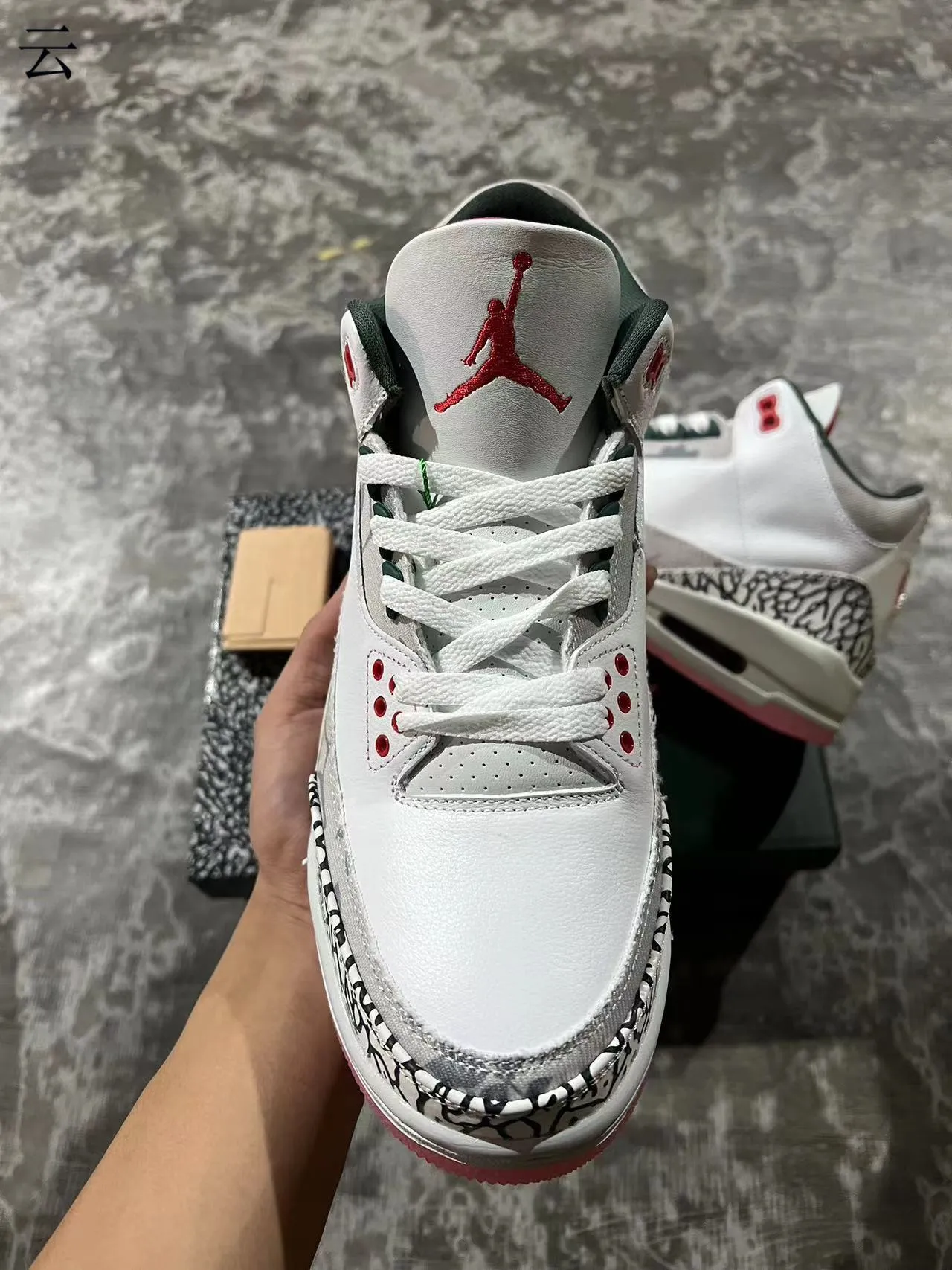 Chaussures de basketball Air Jordan 3 à imprimé éléphant blanc et semelle rose 4