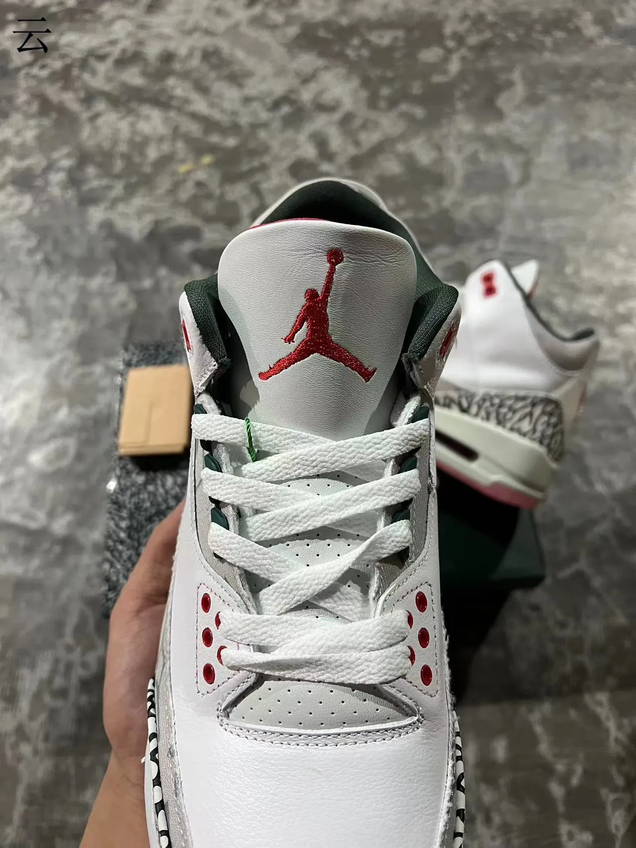 Chaussures de basketball Air Jordan 3 à imprimé éléphant blanc et semelle rose 5