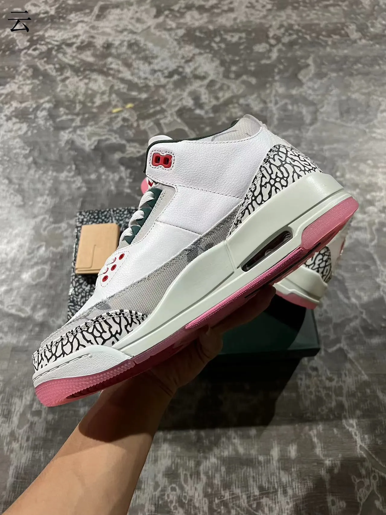 Chaussures de basketball Air Jordan 3 à imprimé éléphant blanc et semelle rose 6