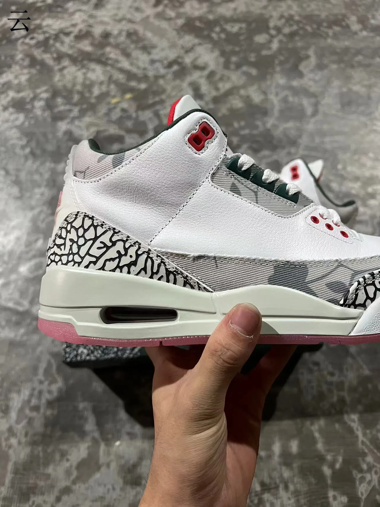 Chaussures de basketball Air Jordan 3 à imprimé éléphant blanc et semelle rose 8