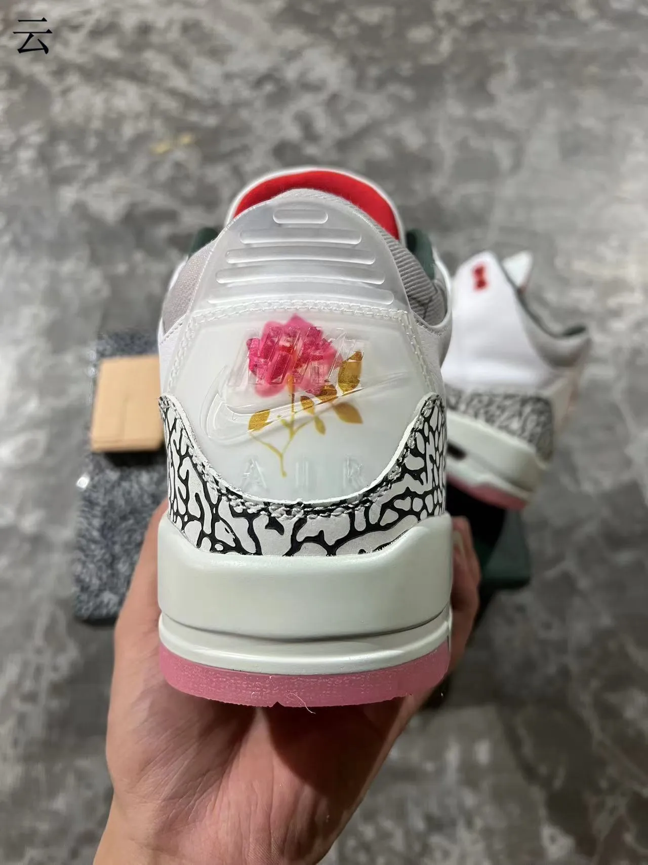 Chaussures de basketball Air Jordan 3 à imprimé éléphant blanc et semelle rose 9