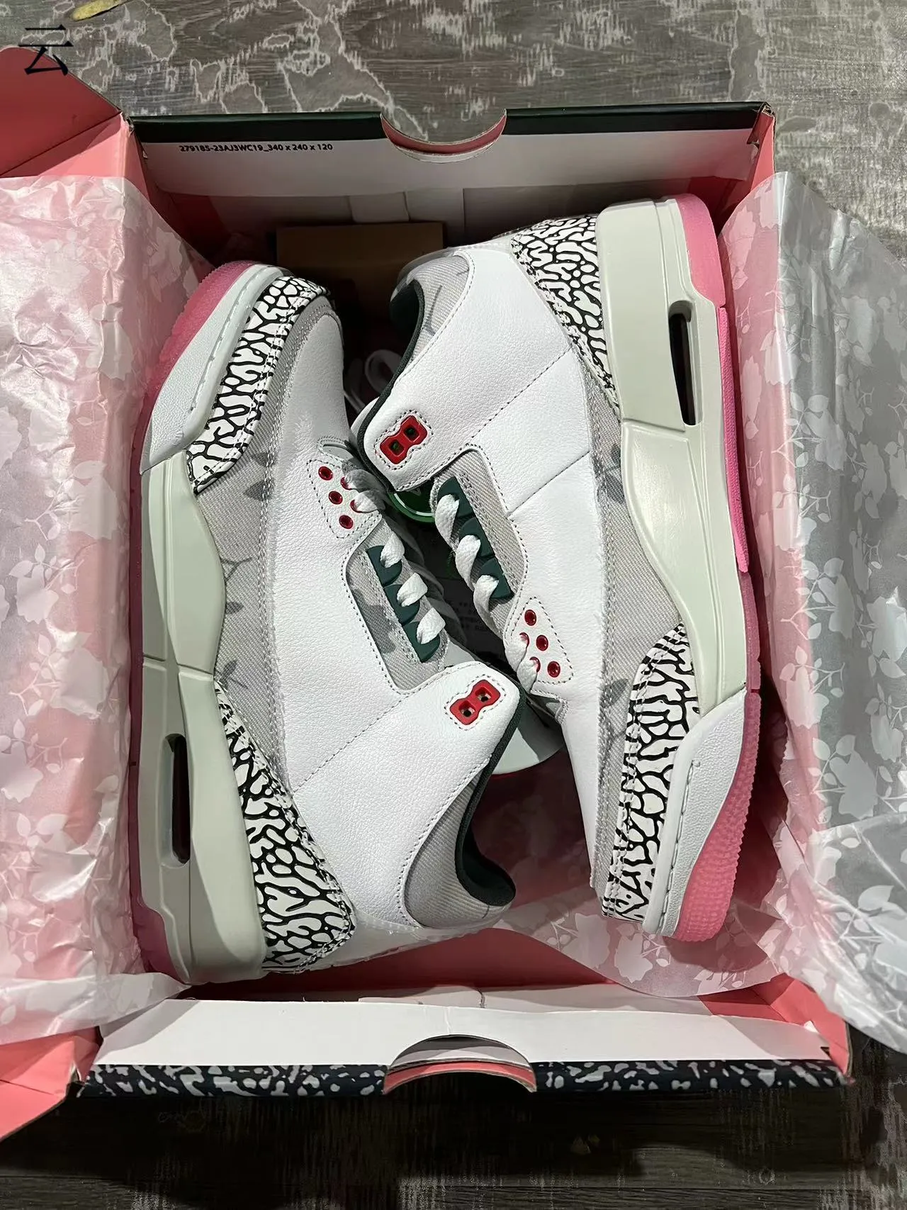 Chaussures de basketball Air Jordan 3 à imprimé éléphant blanc et semelle rose 11