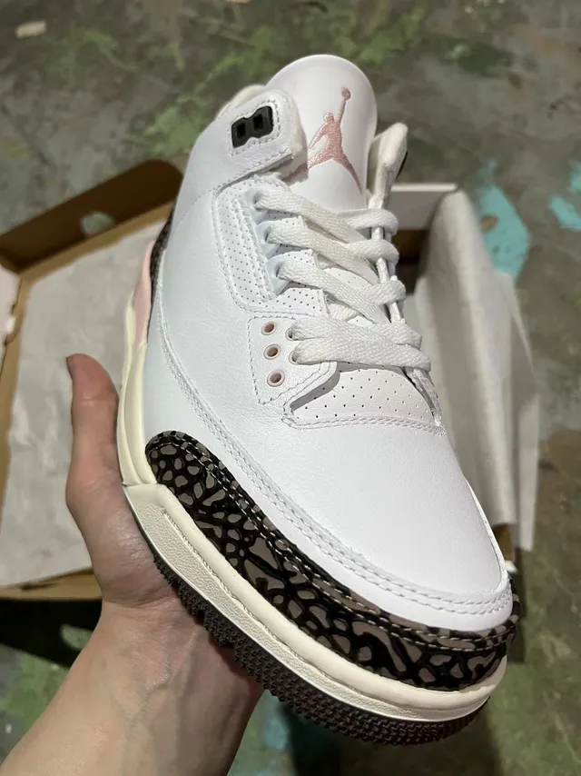 Tênis de basquete Air Jordan 3 branco e rosa com estampa de elefante 2