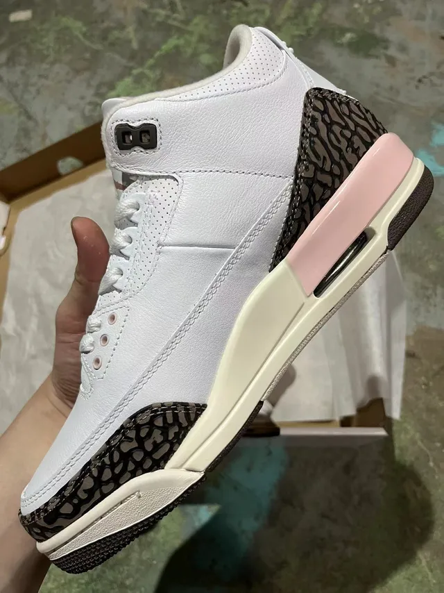 Tênis de basquete Air Jordan 3 branco e rosa com estampa de elefante 3